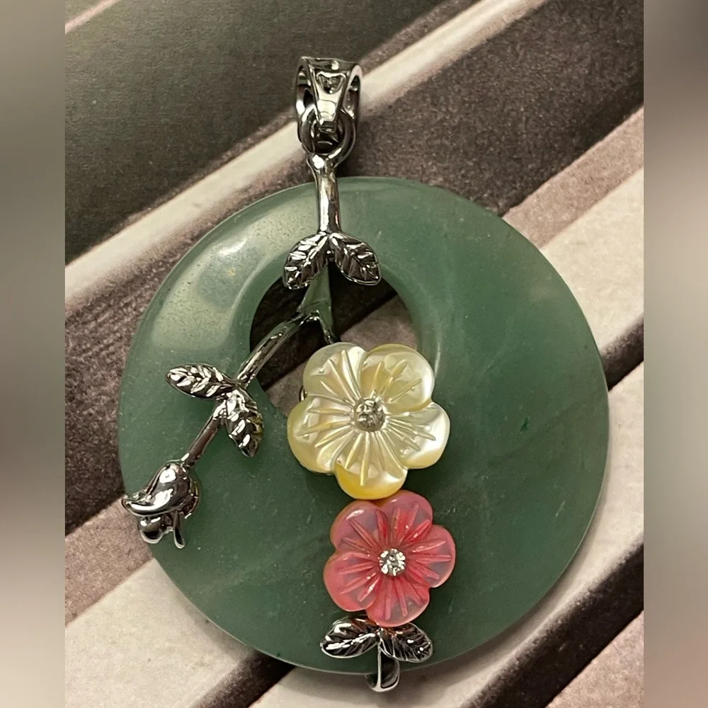 Natural Green Jade Pendant With Fresh Water Pearl Floral, Stainless Steel - Picture 3 of 8
